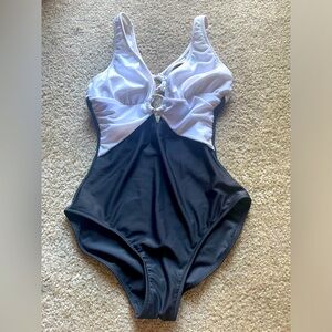 Venus size 6 bathing suit